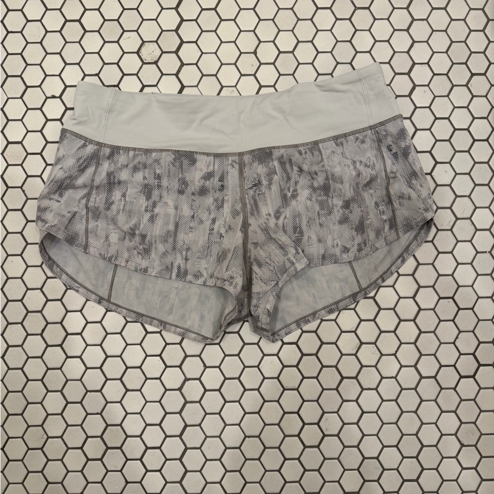 Lululemon Speed Up 2.5” Low-Rise short size 6